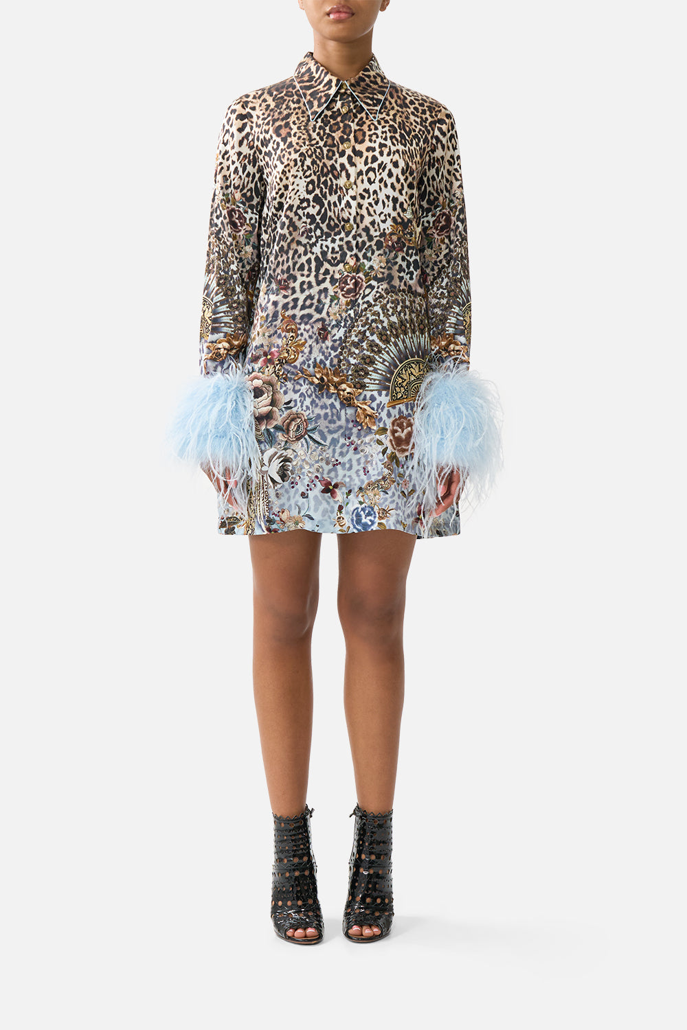 The CAMILLA BAT SLEEVE KAFTAN WITH COLD SHOULDER BUTTERFLY BOHEMIA in our  print.
