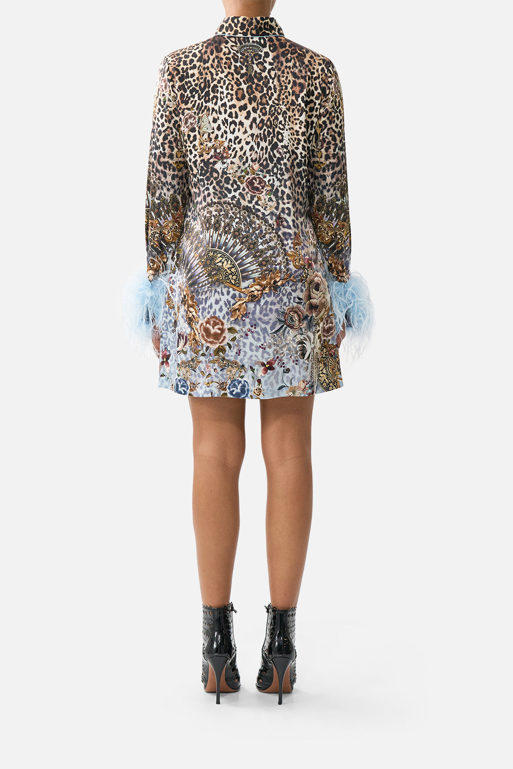 The CAMILLA BAT SLEEVE KAFTAN WITH COLD SHOULDER BUTTERFLY BOHEMIA in our  print.