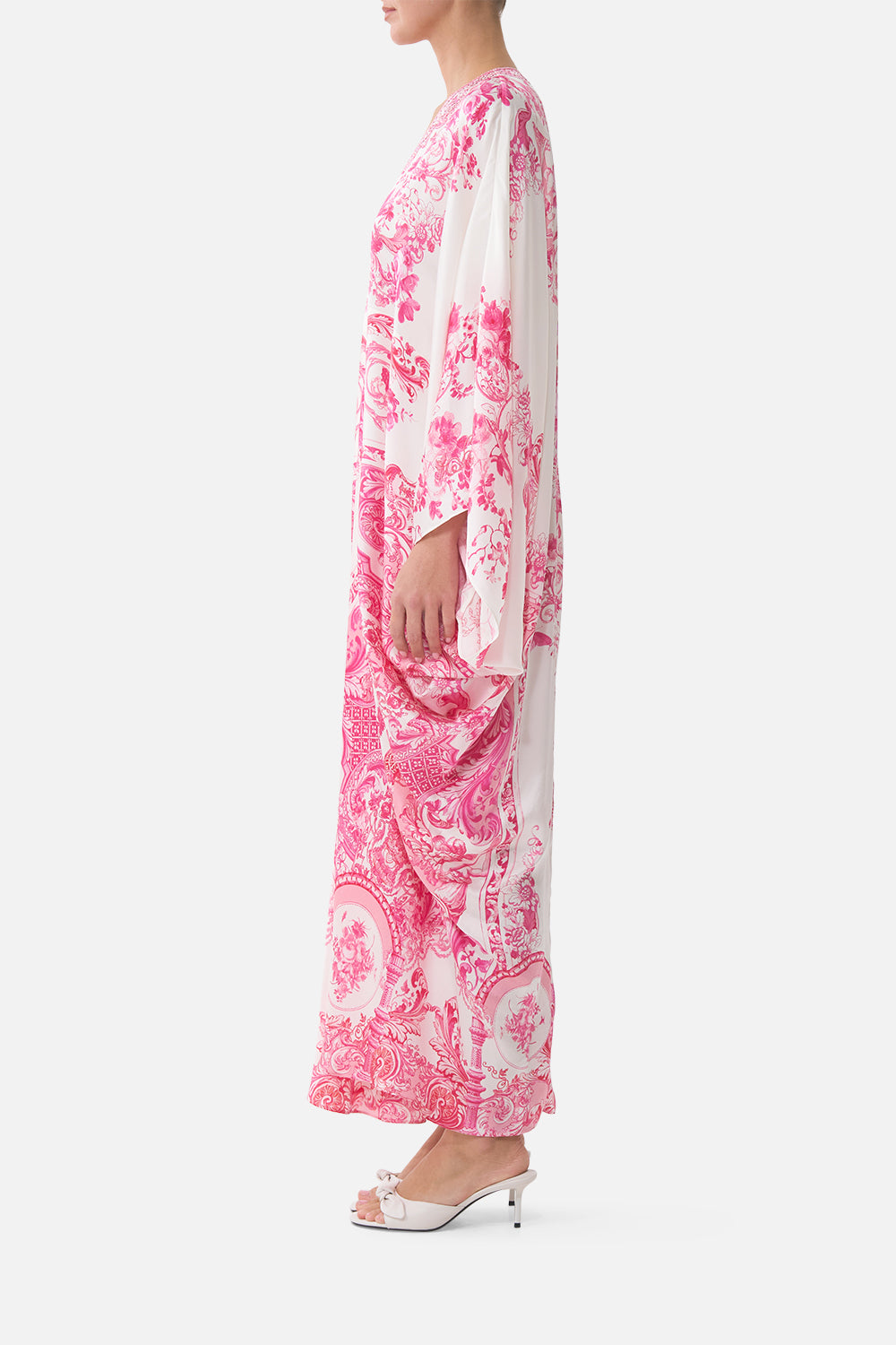 The CAMILLA SLOUCH SHOULDER BAG WITH KNOT DETAILS VA VA VINTAGE in our VA VA VINTAGE print.