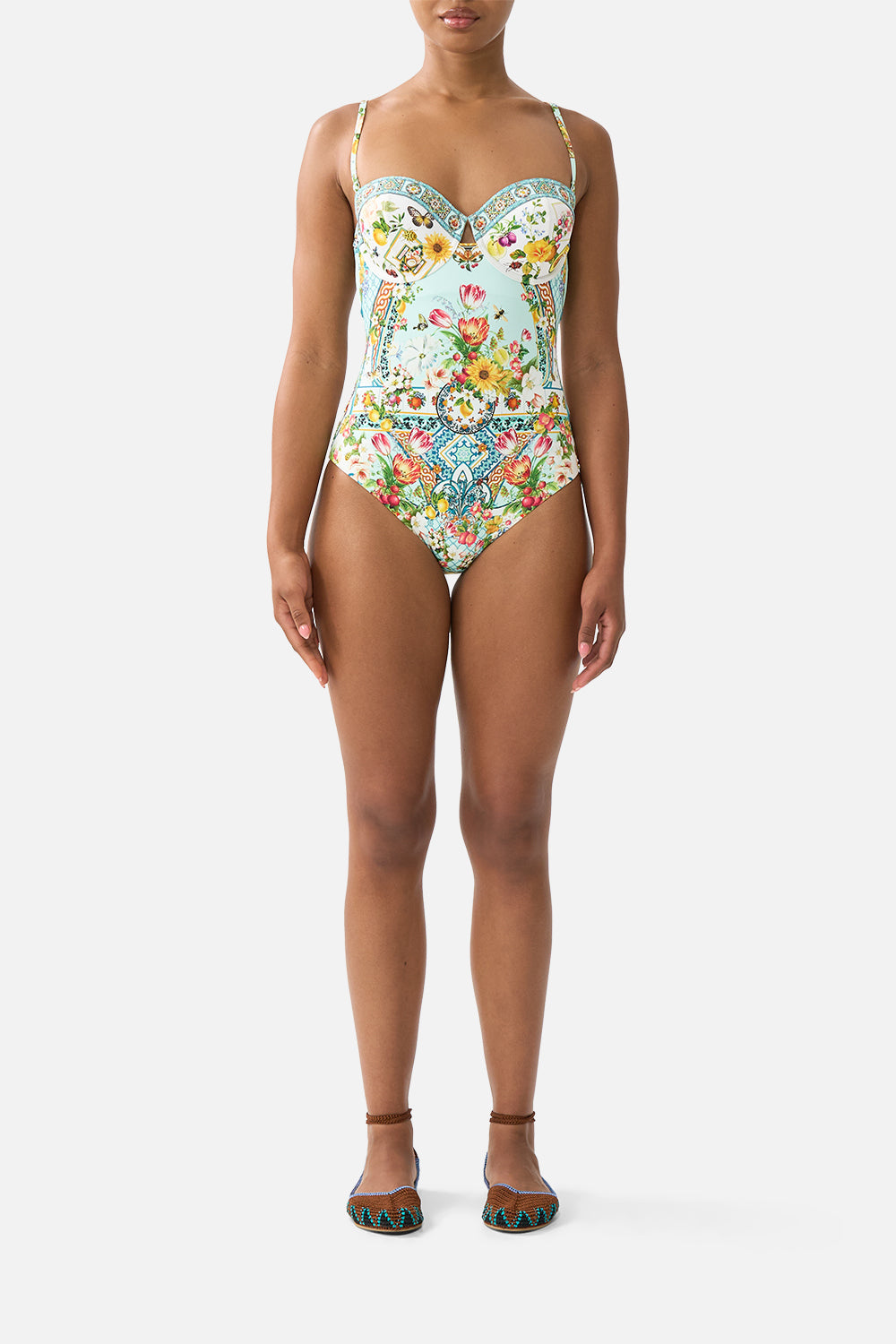 The CAMILLA SCRUNCHIE WITH TIE DE NADA GRANADA in our  print.