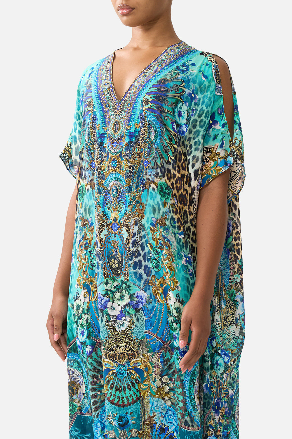 The CAMILLA RELAXED HEAVYWEIGHT CREW NECK TEE VA VA VINTAGE in our  print.