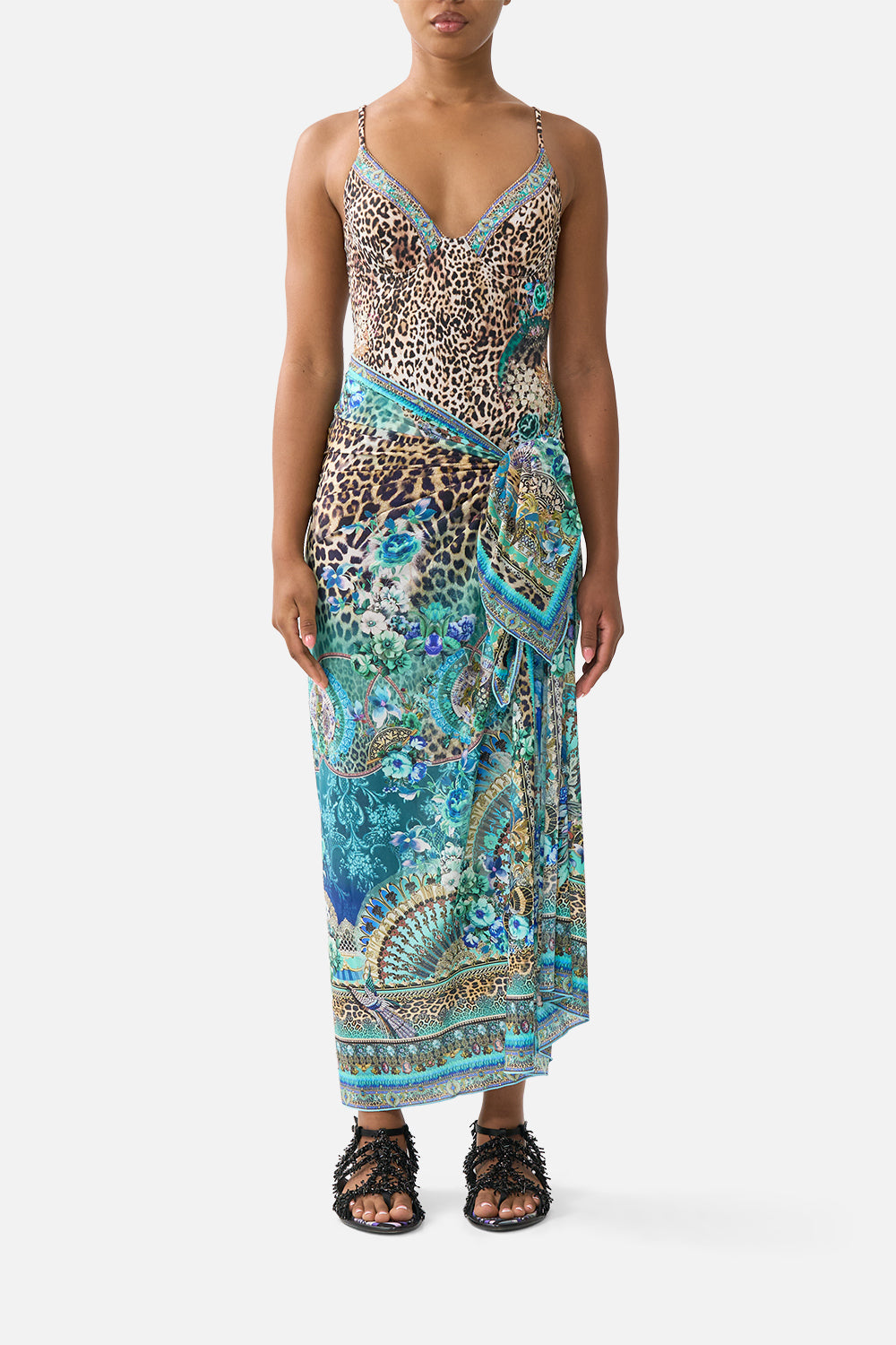 The CAMILLA LAYER WITH CENTRE BACK PANEL A MEETING OF MASTERPIECES in our  print.
