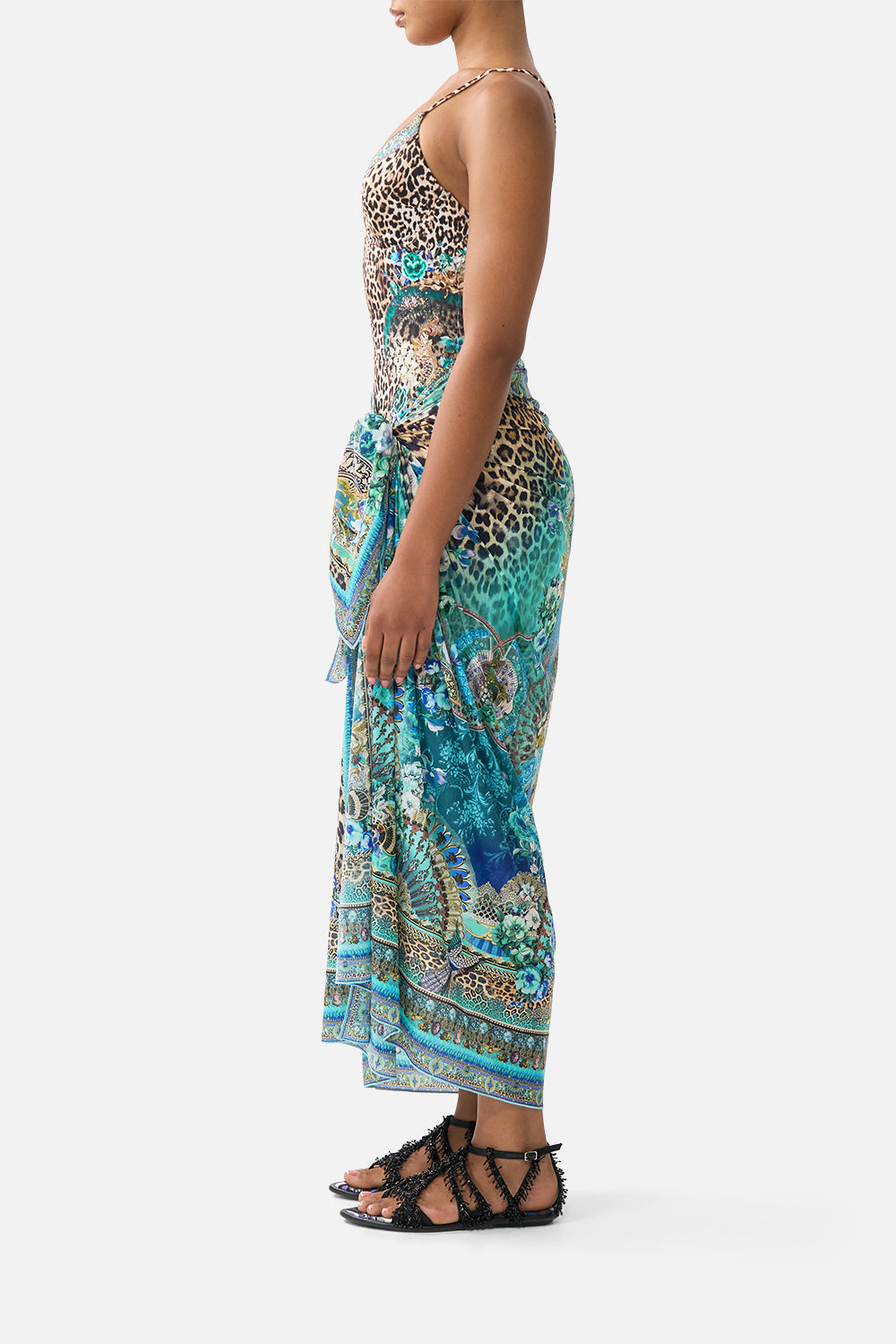 The CAMILLA LAYER WITH CENTRE BACK PANEL A MEETING OF MASTERPIECES in our  print.