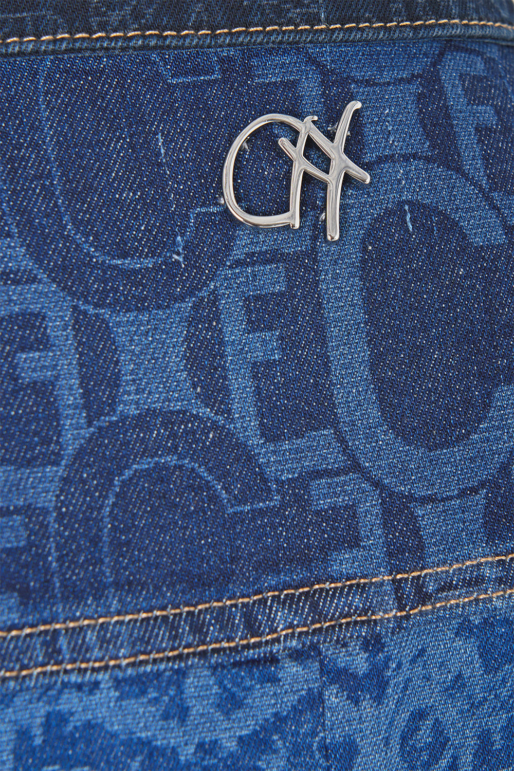 The CAMILLA COLLARED SHIRT WITH SIDE BUTTONS NAVÀS NOUVEAU in our  print.