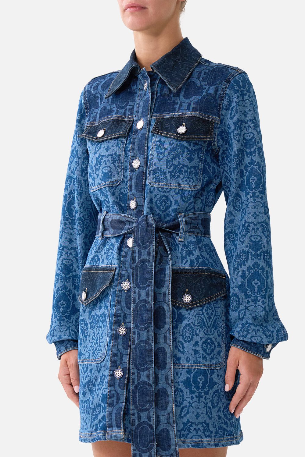 The CAMILLA COLLARED SHIRT WITH SIDE BUTTONS NAVÀS NOUVEAU in our NAVÀS NOUVEAU print.