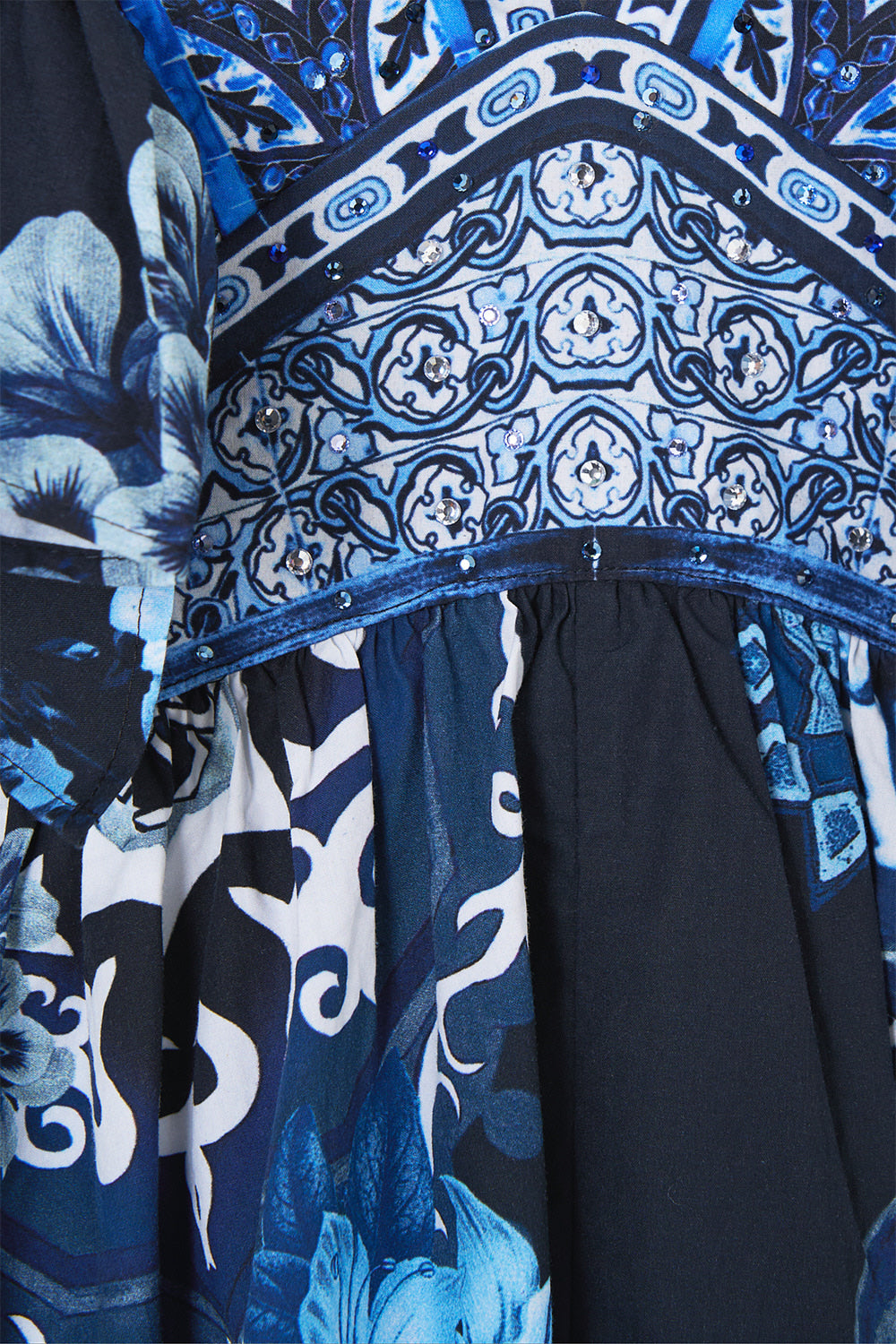 The CAMILLA SHAPED WAISTBAND MIDI DRESS VA VA VINTAGE in our VA VA VINTAGE print.