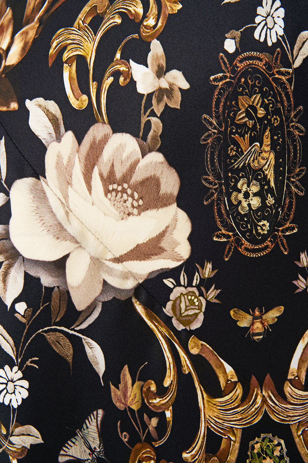 The CAMILLA SHORT SLEEVE EASY TEE ARANJUEZ ANIMALIA in our ARANJUEZ ANIMALIA print.