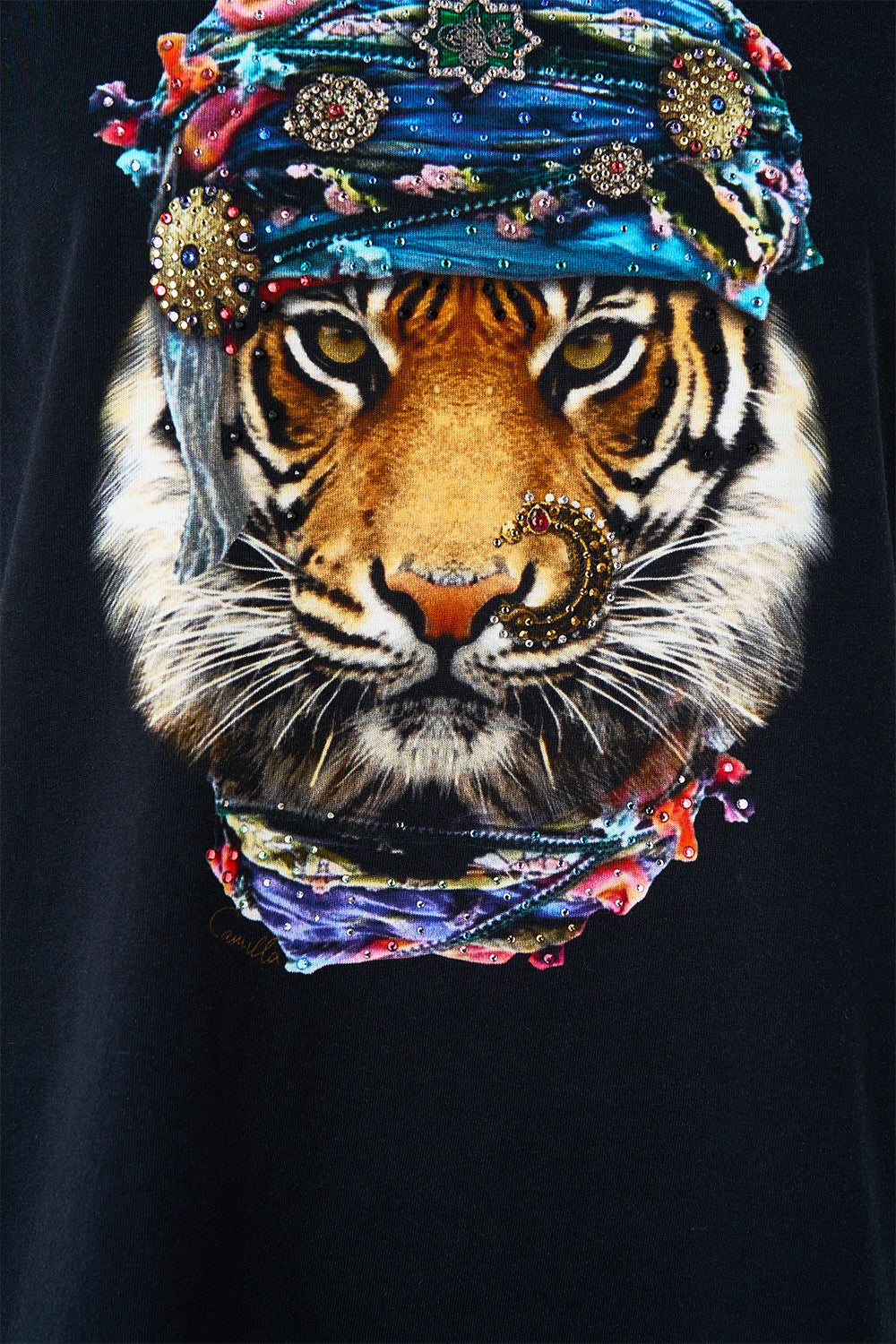 SLIM FIT ROUND NECK T-SHIRT AMULETS AND ALCHEMY