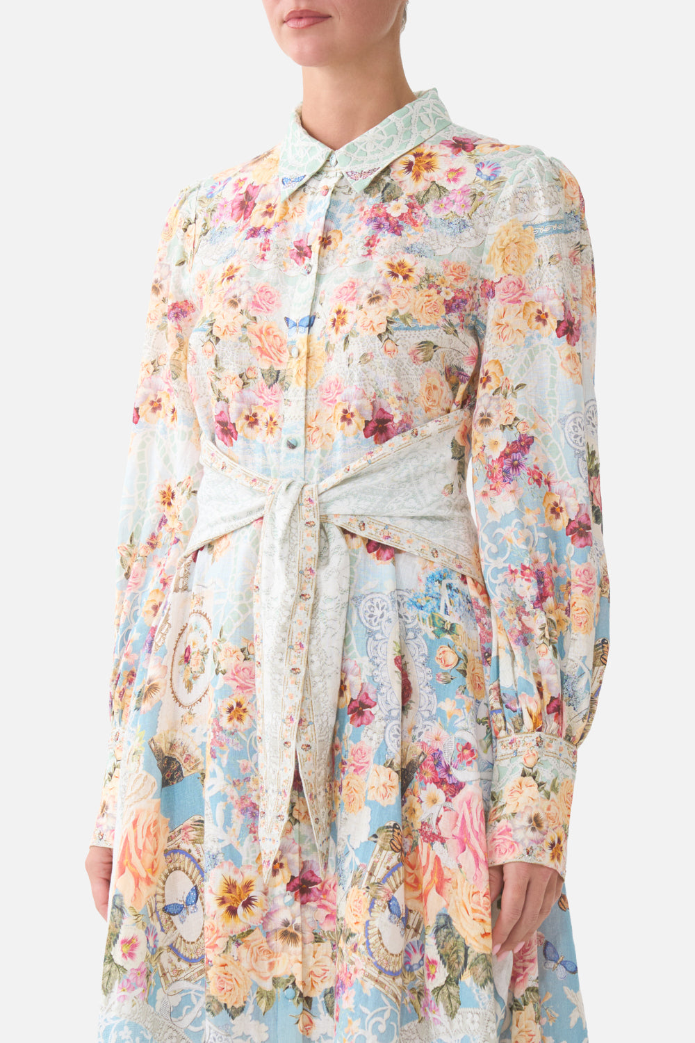 The CAMILLA TUCK FRONT SHORT MAGIC OF THE MERCADO in our  print.