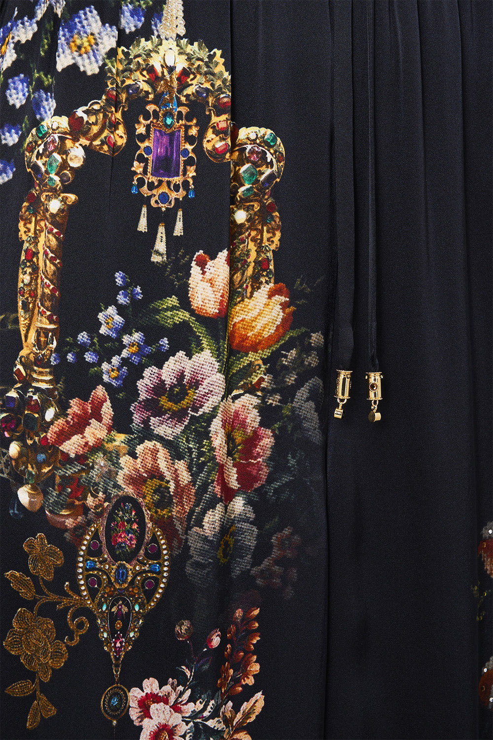 The CAMILLA BABIES TIE HEADBAND AND OVERSIZED BIB SET MIDSUMMER MASTERPIECE in our MIDSUMMER MASTERPIECE print.
