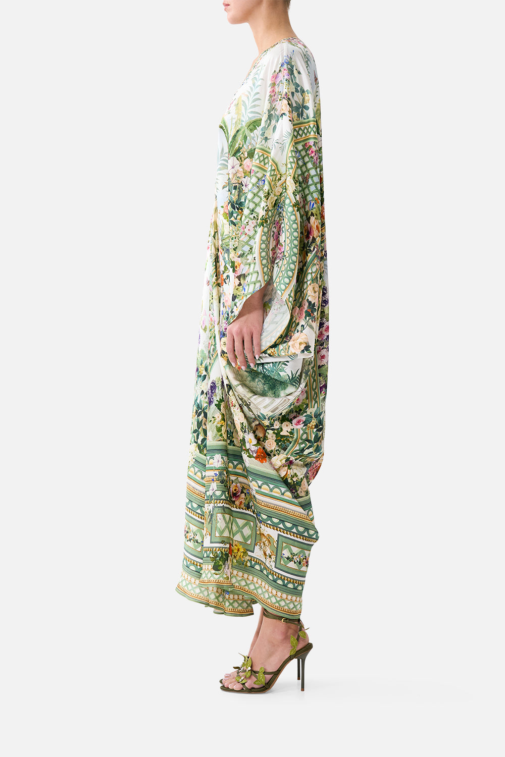 The CAMILLA SHORT SLEEVE CABANA SHIRT SISI SOCIETY in our  print.
