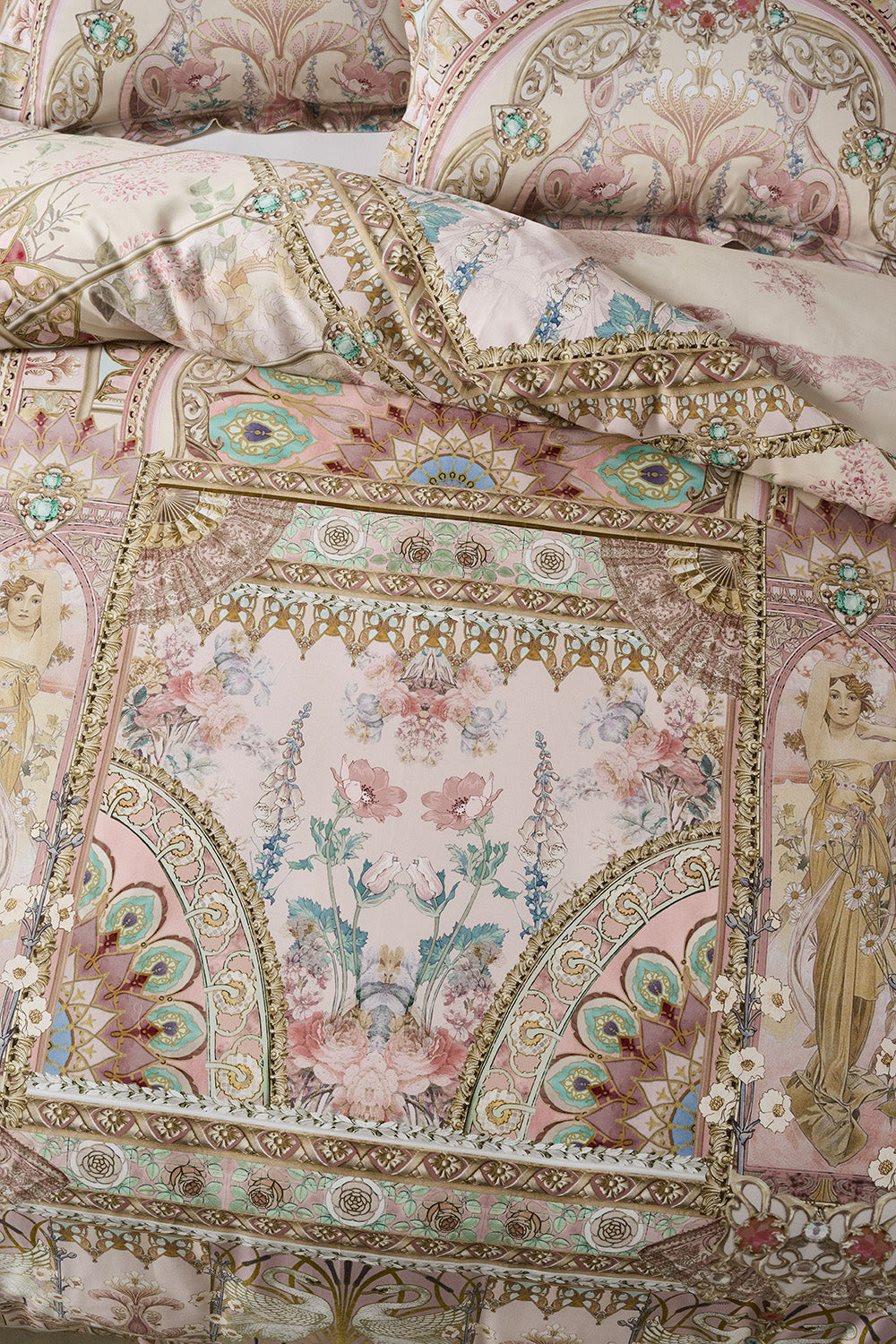 QUILT COVER SET IN THE NAME OF NOUVEAU