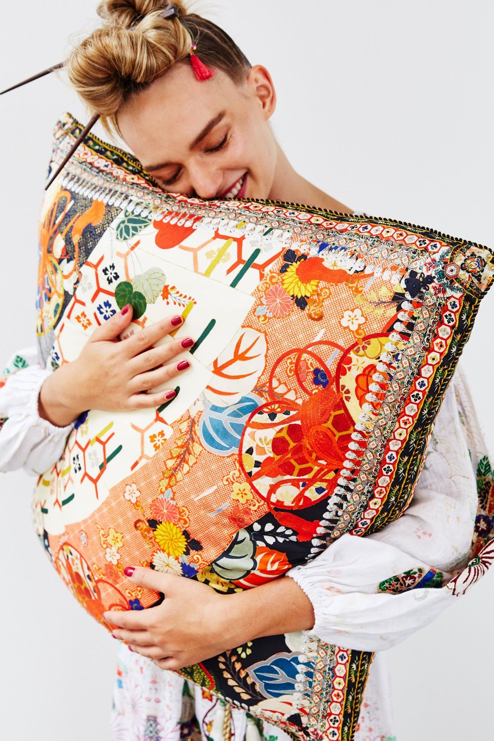 CAMILLA KISSING THE SUN LARGE SQUARE CUSHION