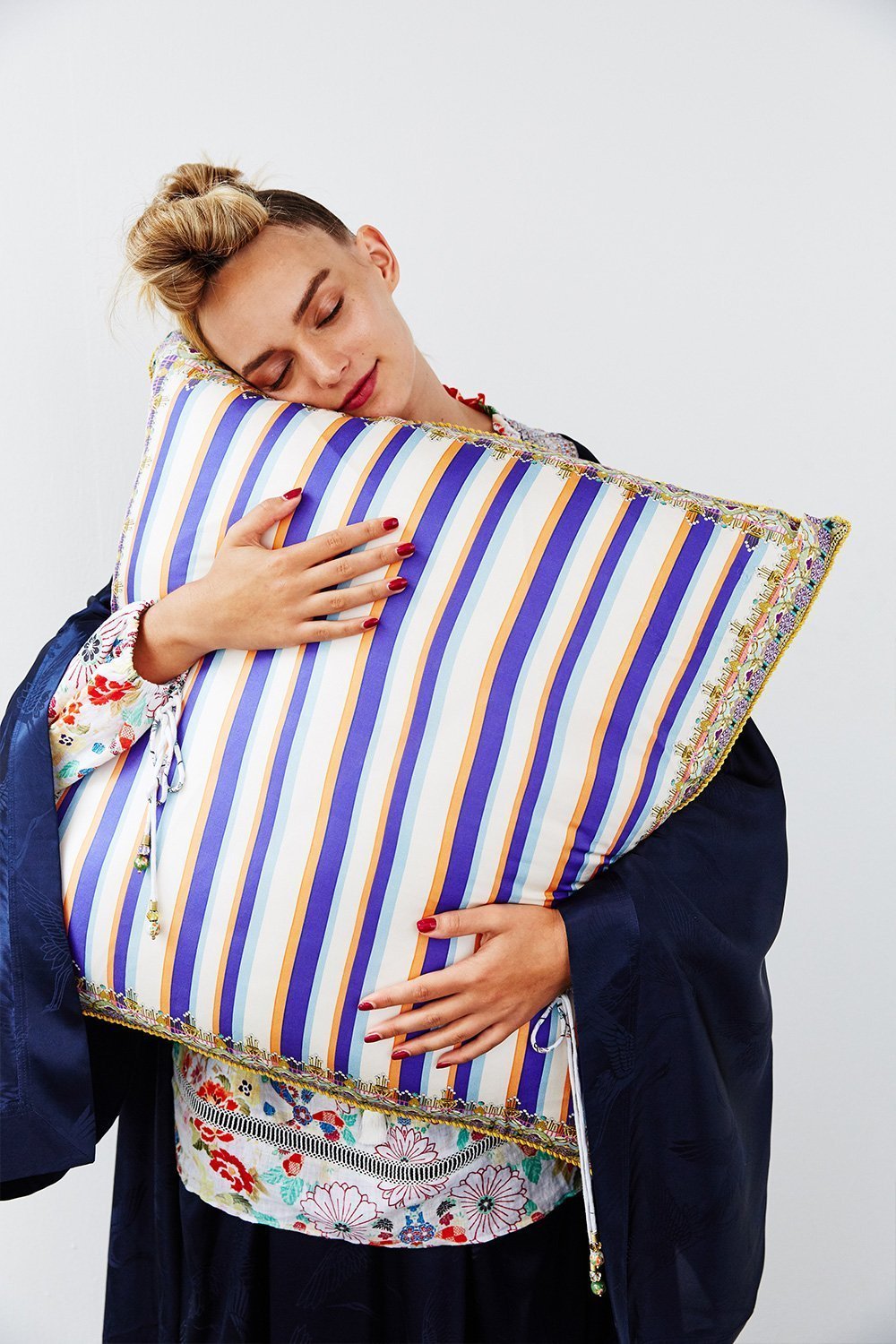 LARGE SQUARE CUSHION MELLOW MUSE