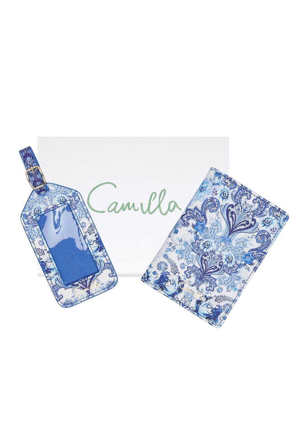 PASSPORT HOLDER AND LUGGAGE TAG TALKING ABOUT A REVOLUTION