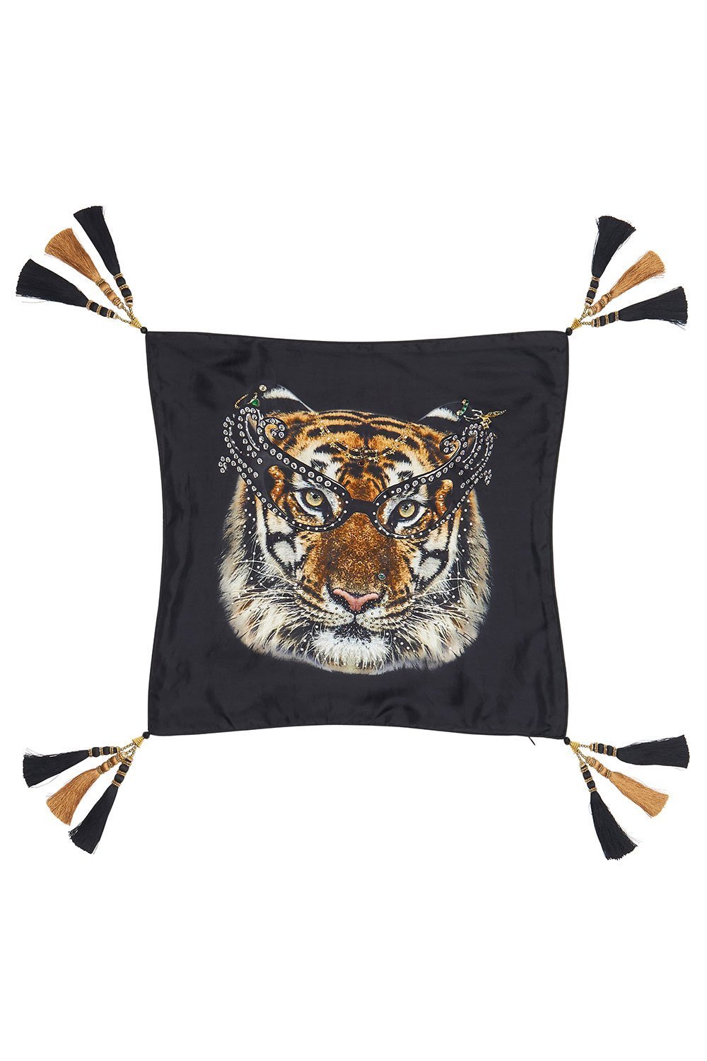 SMALL SQUARE CUSHION PLACEMENT