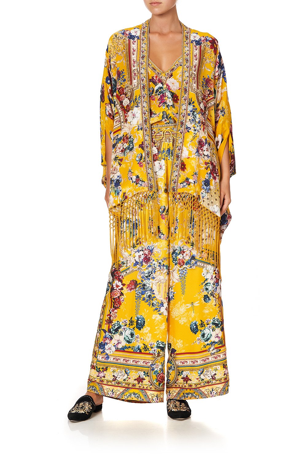 SHORT CAPE CROWNED ROSES