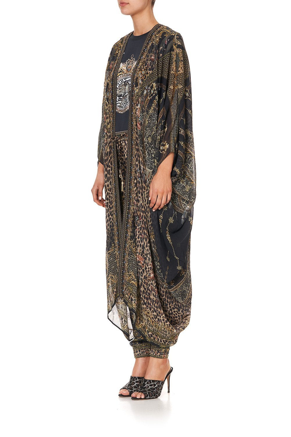 LAYER WITH CENTRE BACK PANEL ABINGDON PALACE