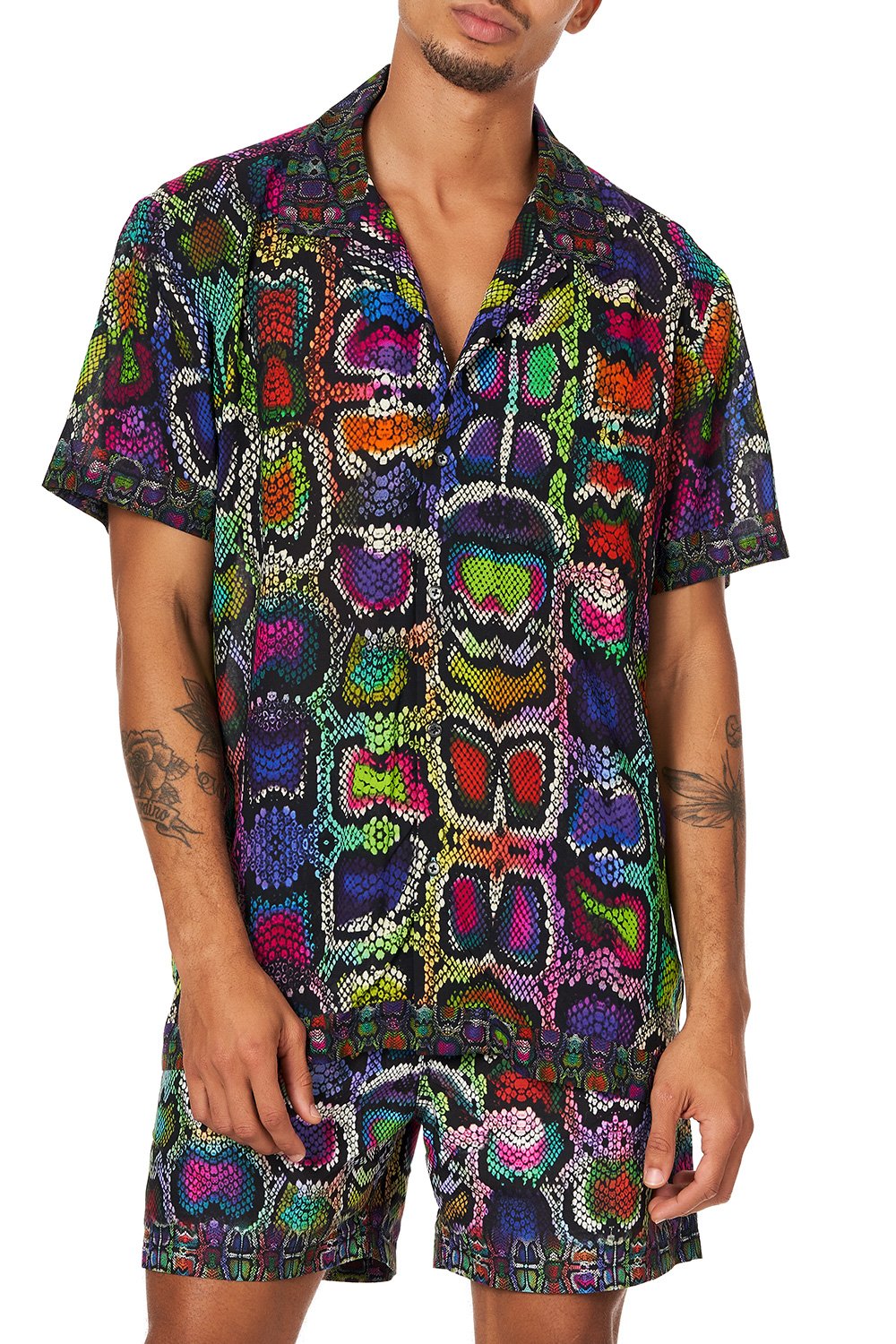 SHORT SLEEVE CAMP COLLARED SHIRT COMING DOWN FROM COSMOS