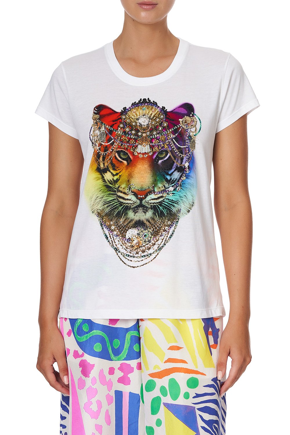 CURVED HEM FITTED TEE COMING DOWN FROM COSMOS