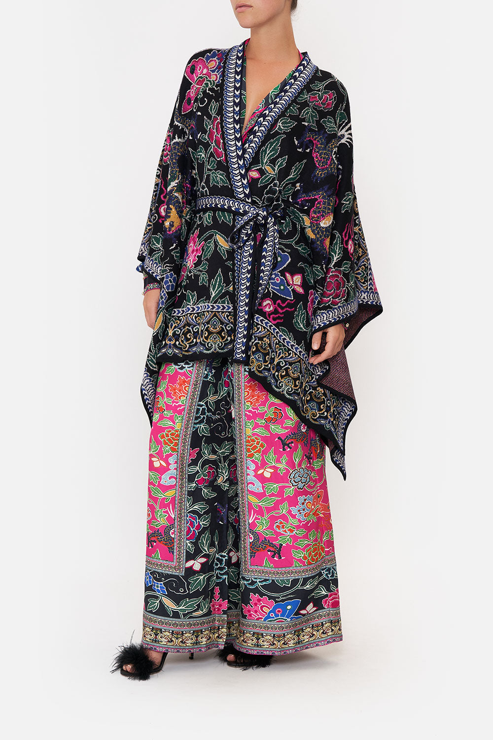 SHORT KNIT PONCHO WITH TIE TWILIGHTS TOKEN