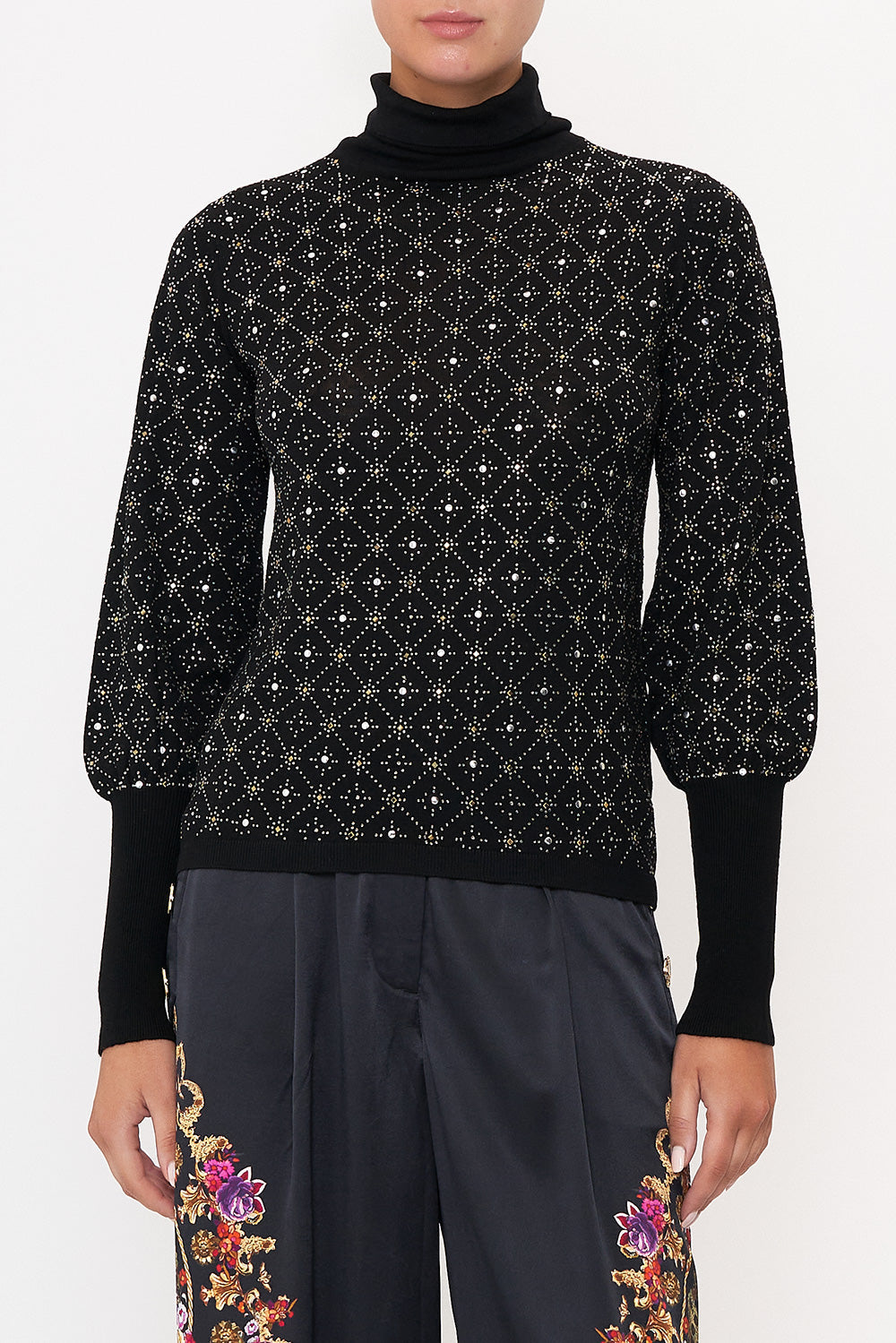 GATHERED CUFF FITTED KNIT DANCE WITH DUENDE