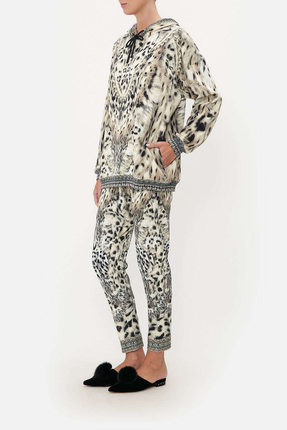 HOODY SWEATER WITH POCKETS SNOW WHISPERS LOUNGE