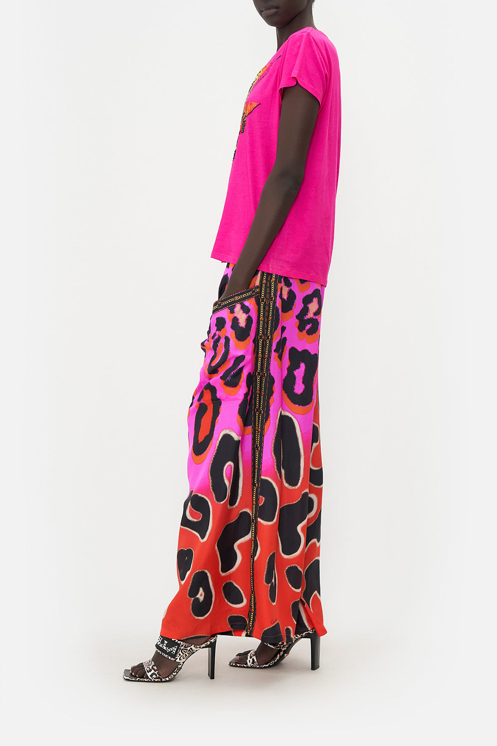 SLIM FIT ROUND NECK T-SHIRT ALWAYS CHANGE YOUR SPOTS