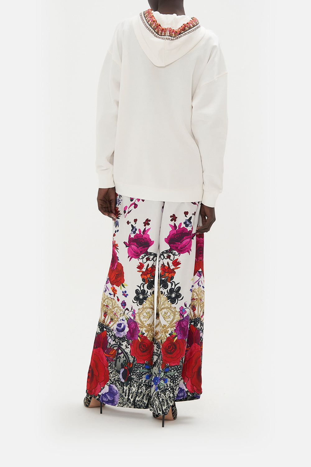 HOODY WITH POCKETS REIGN OF ROSES