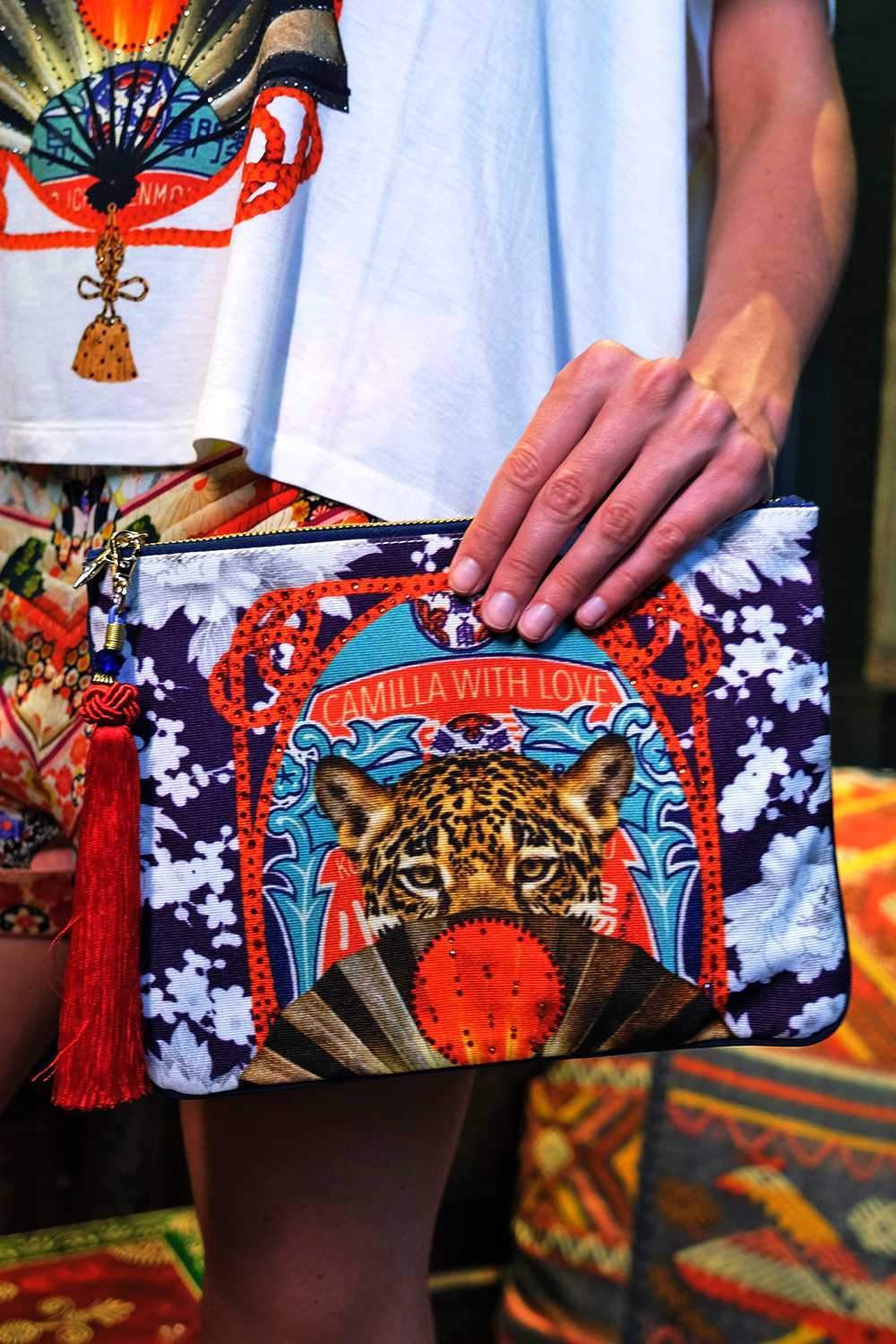 SMALL CANVAS CLUTCH LEOPARD FAN