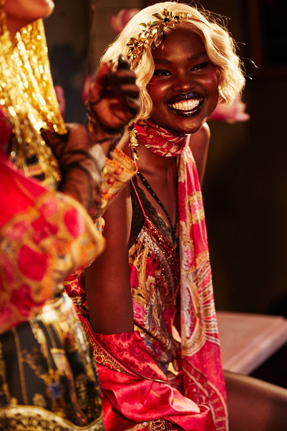 LONG SCARF LOUNGE HOUR