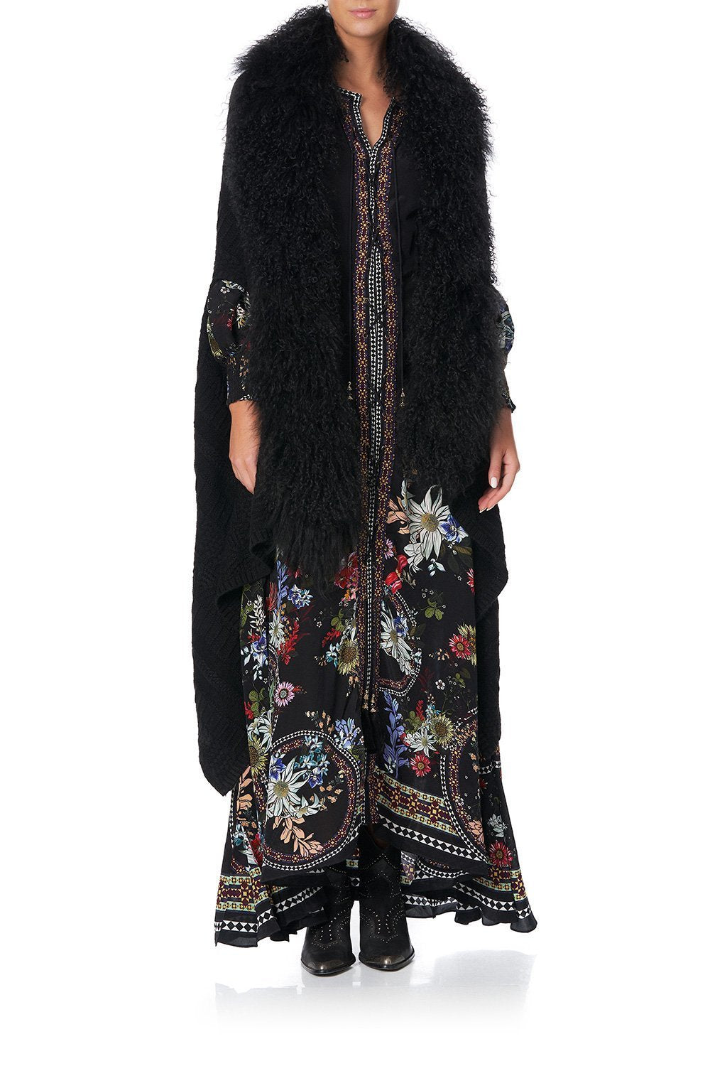 SHEARLING CAPE PAVED IN PAISLEY