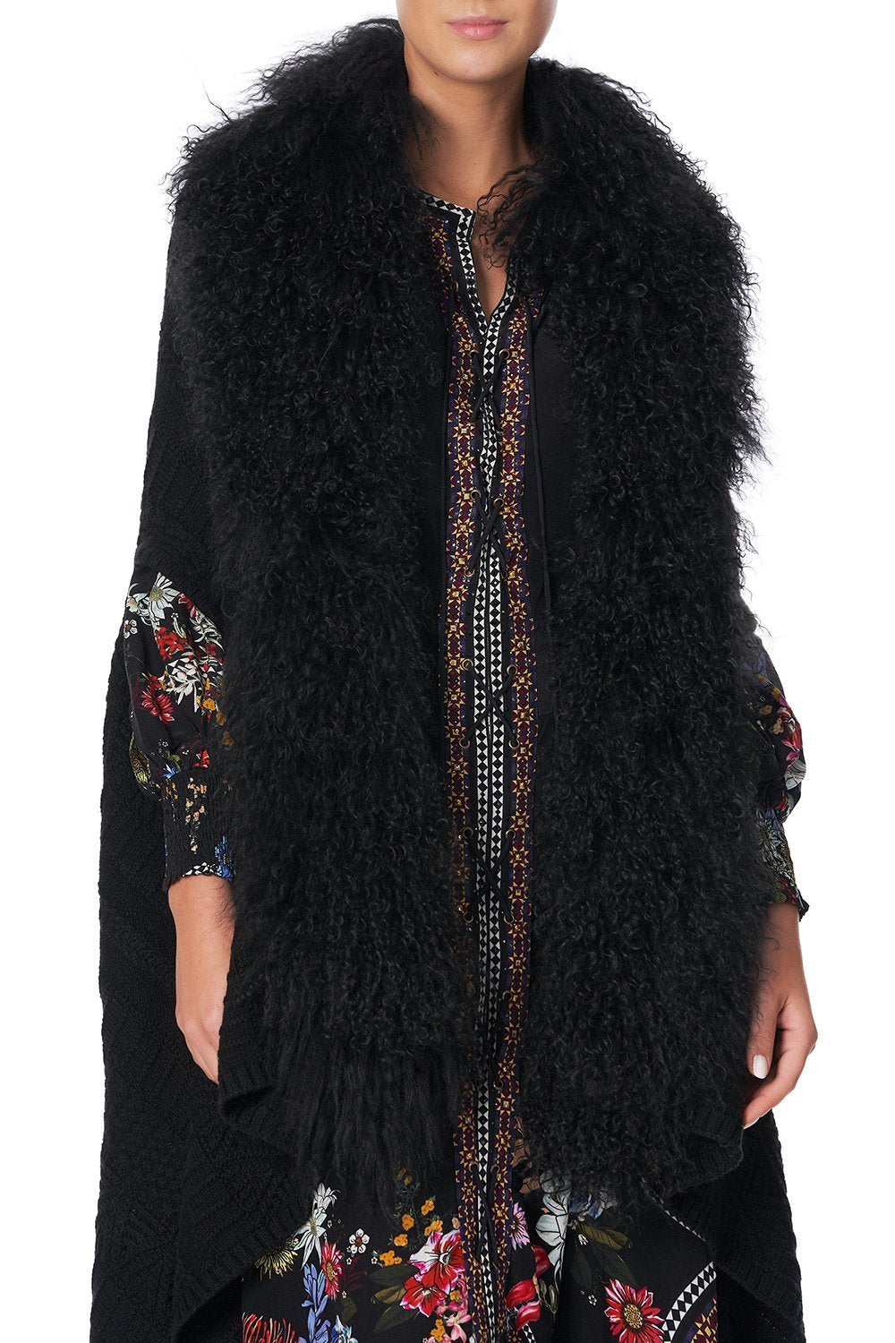 SHEARLING CAPE PAVED IN PAISLEY