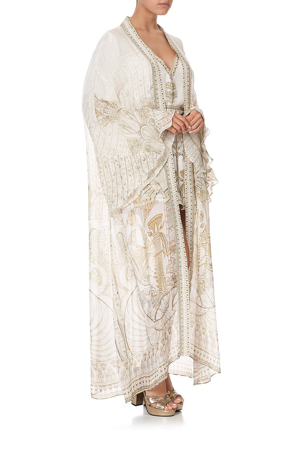 LAYERING ROBE WITH CONTRAST SLEEVE THE QUEENS CHAMBER