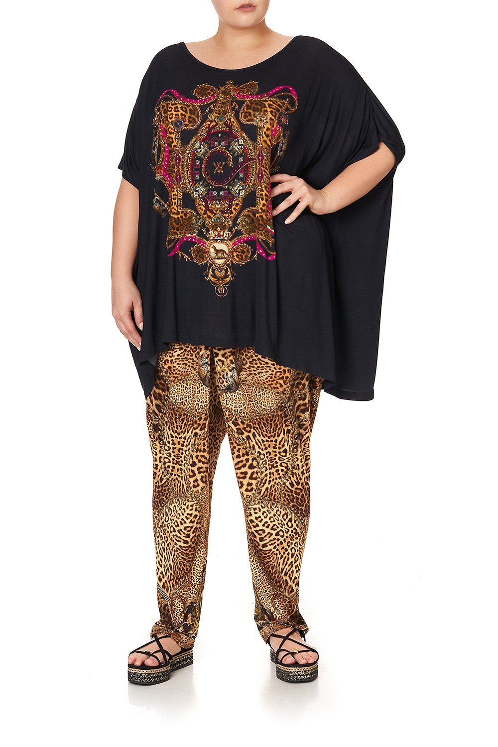 LOOSE FIT ROUND NECK TEE DINING HALL DARLING