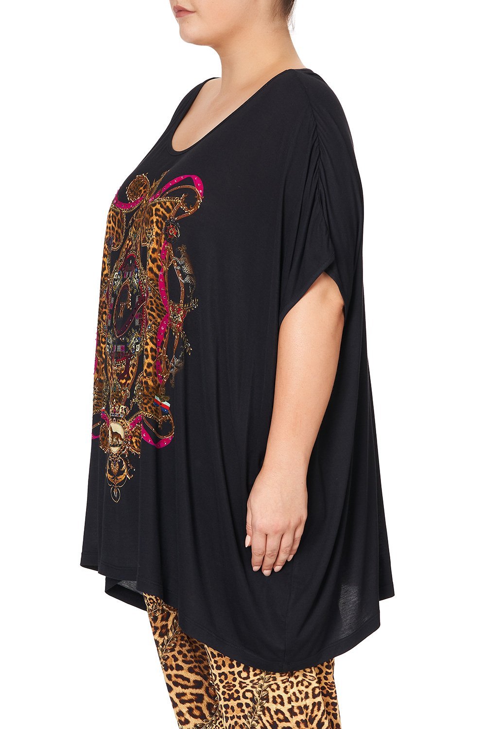 LOOSE FIT ROUND NECK TEE DINING HALL DARLING