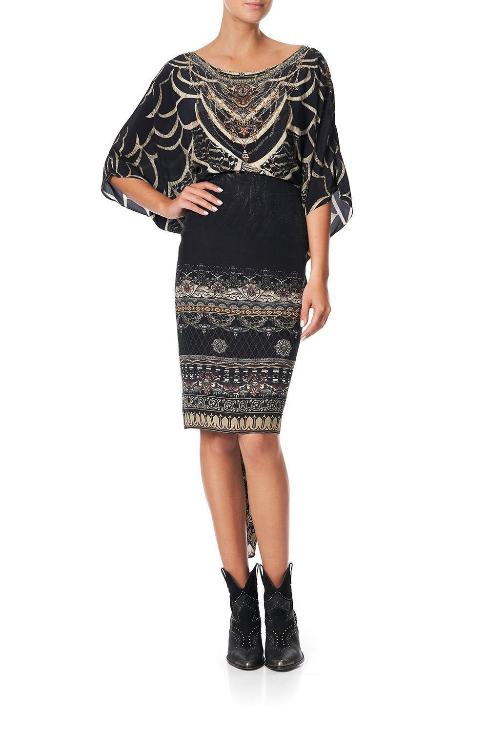 ROUND NECK KAFTAN UNDER A FULL MOON