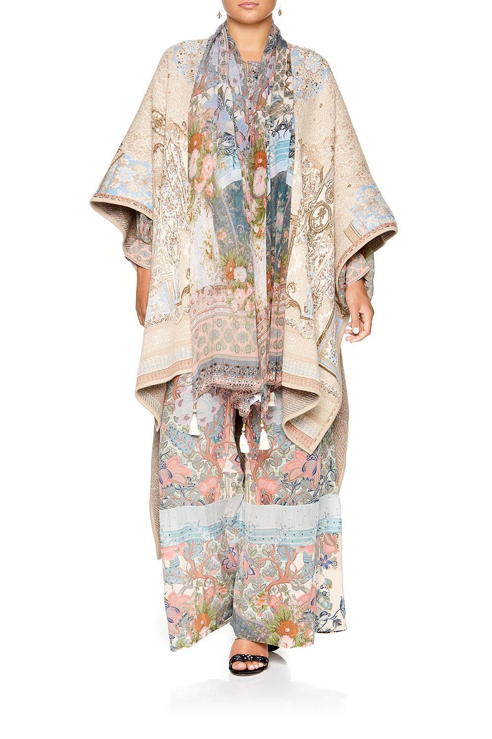 THROW OVER PONCHO BLANCHES BLESSING