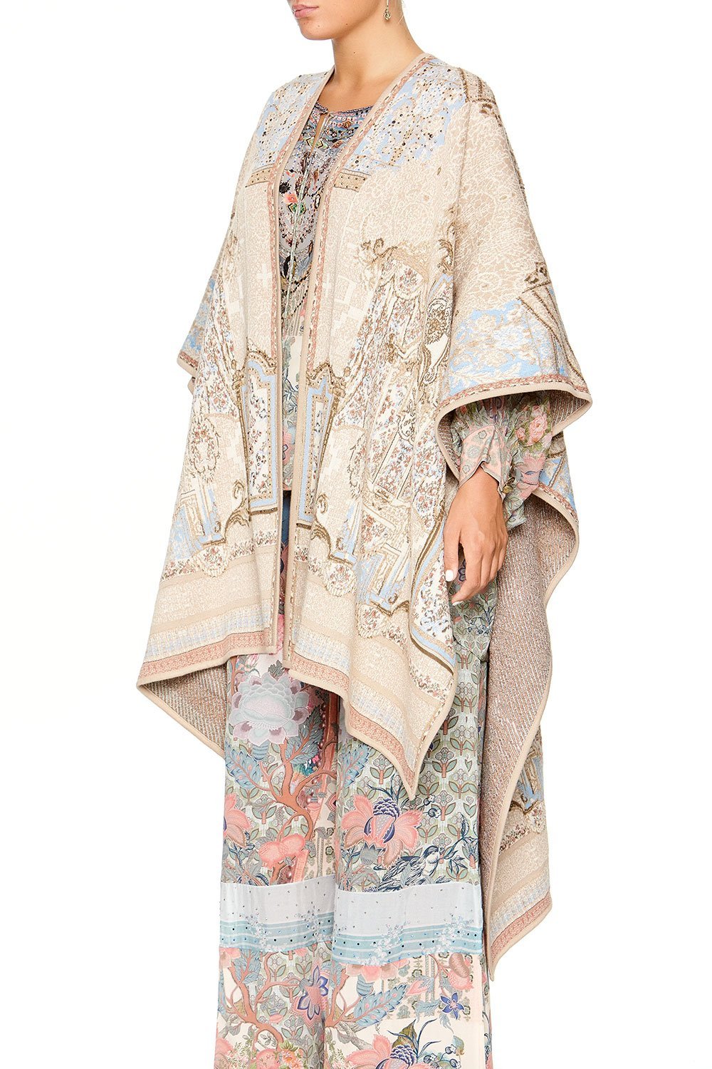 THROW OVER PONCHO BLANCHES BLESSING