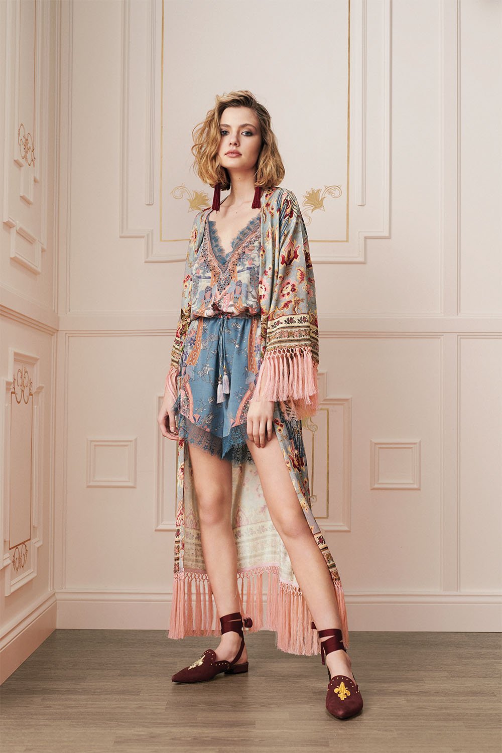 V-NECK LACE PLAYSUIT BLANCHES BLESSING