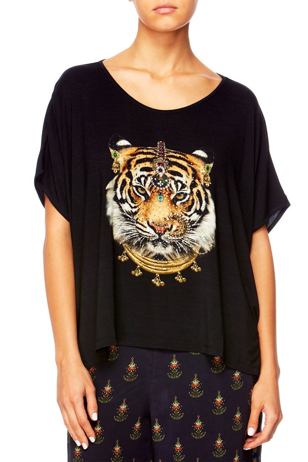 BLACK ROUND NECK TEE