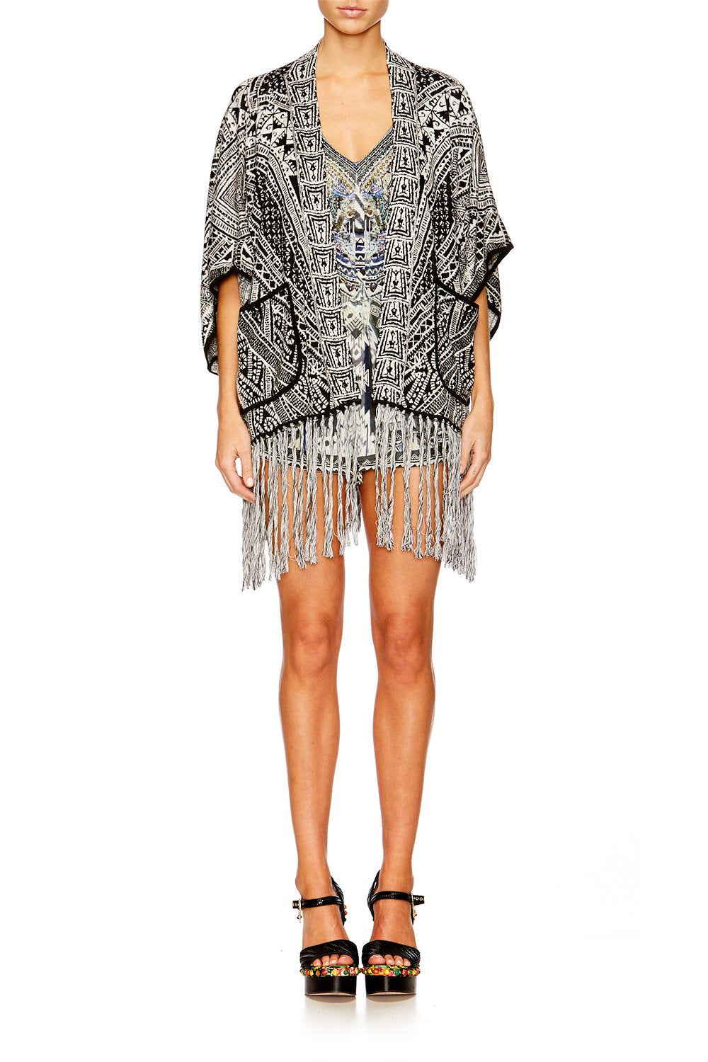 HANGING AROUND PONCHO W FRINGING