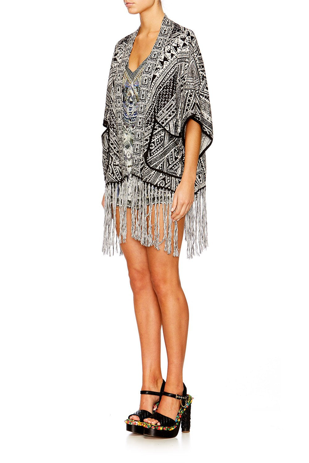 HANGING AROUND PONCHO W FRINGING
